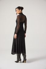 Vestido de Tule Preto com Fio Prata