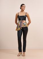 Blusa de Couro Preta com Lenço de Seda