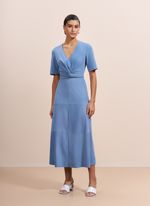 Vestido de Chamois com Decote 