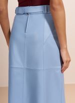 Saia de Couro Midi Azul Clara com Cinto e Detalhe de Lenço de Seda