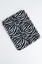 Capa de Notebook com Estampa de Zebra e Detalhes em Couro