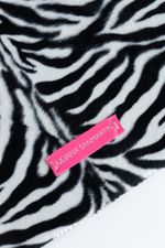 Capa de Notebook com Estampa de Zebra e Detalhes em Couro