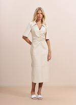 Vestido de Couro Midi com Drapeado Frontal Off-White