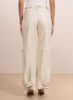 Calça de Couro Jogger com Detalhes em Renda e Bolsos Laterais Off-White