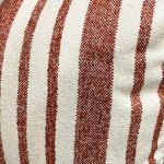 Almofada Listrada Monaco Kacyumara Off White e Vermelho