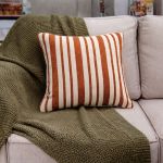 Almofada Listrada Monaco Kacyumara Off White e Vermelho