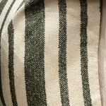 Almofada Listrada Monaco Kacyumara Off White e Verde Musgo