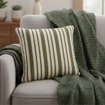 Almofada Listrada Monaco Kacyumara Off White e Verde Musgo
