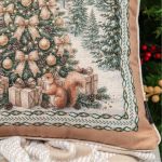 Almofada Natalina Decorativa com Cordonê 43x43cm Árvore de Natal