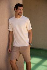 CAMISETA COM LISTRAS FINAS