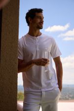 CAMISETA DE ALGODÃO COM GOLA PORTUGUESA