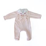 Macacão Bebê Menina Bordado Cereja Cherry em Plush 