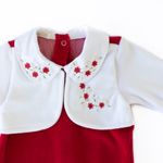 Macacão Bebê Menina Vermelho e Branco Bordado com Flores