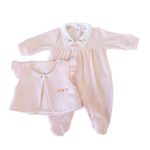 Conjunto Macacão Bebê Gola Bordada e Casaquinho Rosa