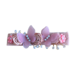 FAIXA DE CABELO BORBOLETA FLORES DE CETIM E PÉROLAS