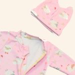 MACACÃO PIJAMINHA CARNEIRINHOS  BEBÊ MENINA COM GORRO COMBINANDO