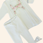 VESTIDO CONJUNTO EM TRICÔ BATIZADO BORDADO FLORES E CALÇA