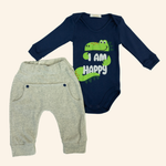 CONJUNTO BODY E CALÇA DINOSSAURO EM SUEDINE E PLUSH