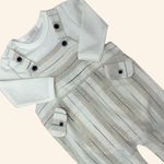 CONJUNTO LONGO BEBÊ MENINO BODY E JARDINEIRA LISTRADA