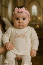 VESTIDO CONJUNTO EM TRICÔ BATIZADO BORDADO FLORES E CALÇA