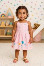 VESTIDO INFANTIL ROSA ESTAMPADO COM LAÇOS NAS COSTAS E DETALHE FLORAL