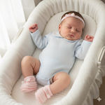 Sapatinho Bebê Menina Rosa  em Pérolas 