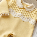 MACACÃO BEBÊ MENINA EM TRICOTIL AMARELO