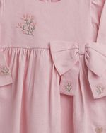 VESTIDO BEBÊ COM TAPA FRALDAS  ROSA COM BORDADO FLORAL E LAÇO