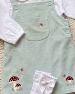 CONJUNTO BEBÊ MENINA JARDINEIRA COM BORDADOS DE COGUMELOS E BODY CAMISA