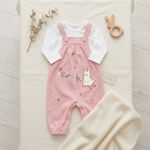 CONJUNTO BLUSA MANGA LONGA E JARDINEIRA EM VELUDO COTELÊ ROSA