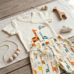 CONJUNTO BEBÊ BODY E BERMUDA DE GIRAFA