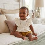 CONJUNTO BEBÊ MENINA BATA EM MALHA TEXTURIZADA E SHORTS 