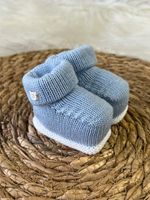 SAPATINHO BEBÊ AZUL COM DETALHE BRANCO