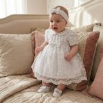 VESTIDO BEBÊ CELEBRAR KATE COM BORDADO FLORAL E TAPA-FRALDA