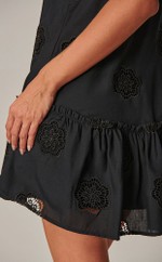 Perla - Vestido Flowy Flora Preto