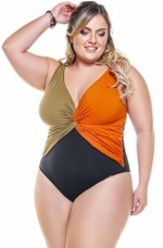 Maiô Plus Size Com Torção Frontal E Drapeado No Busto