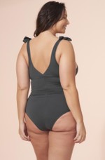 Maiô Plus Size Com Bojo Ideal Para Altas com Quadril mais Largo, Laço Nos Ombros Alcaçuz