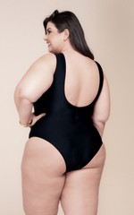 MAIÔ PLUS SIZE COM RECORTE VERTICAL, BOJO, PRETO E DAMASCO