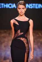 Vestido Curto e Renda - SOB ENCOMENDA