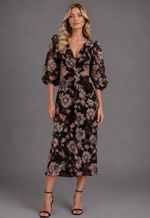 Vestido Curto com Mnagas Bufantes em Renda Soutachada Floral