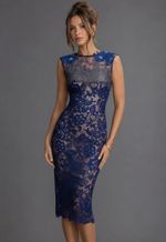 Vestido Sem Manga Renda e Bordado