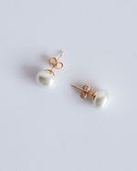 Brinco Perola Shell Dourado