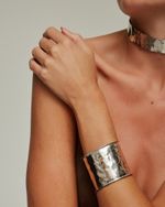 Bracelete Maxi Chapa Martelado Prateado