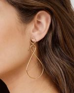 Brinco Infinito Dourado