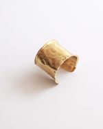 Bracelete Maxi Chapa Martelado Dourado