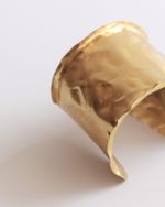 Bracelete Maxi Chapa Martelado Dourado