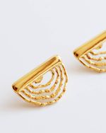 Brinco Arco Iris Martelado Dourado 