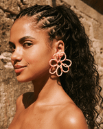 Brinco Maxi Flor Pétala Vazada Salmão