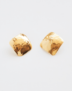 Brinco Placa Martelada Dourado