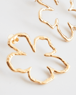 Brinco Flor Orgânico Metal Dourado